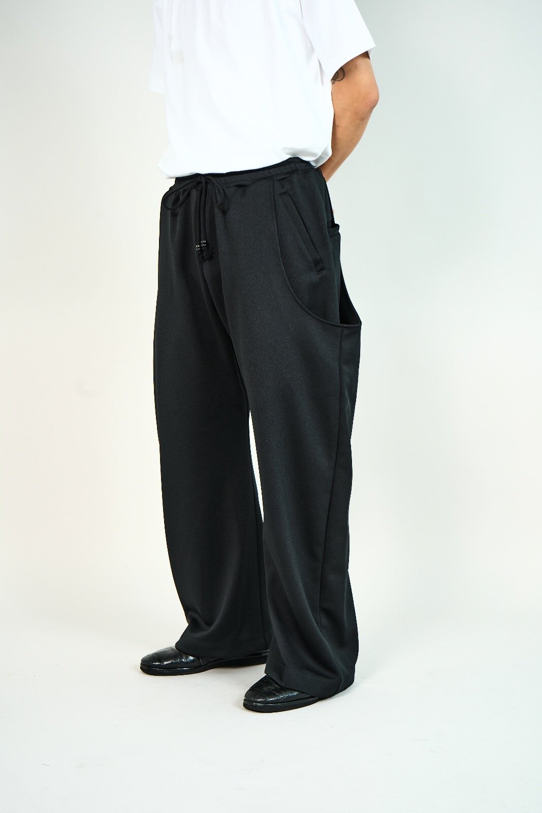 CURVED LEG UTILITY TRACK PANTS 39,600円