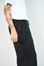 ネヴァーフォーゲット×ウィズムのワイドパンツ、ダイナミックにU字を描くシームポケット｜写真6