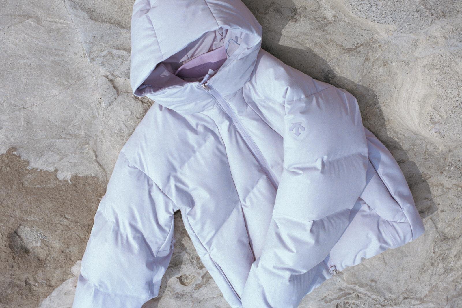 デサント オルテライン「水沢ダウン」防風アウターや大きめフードのショートジャケット