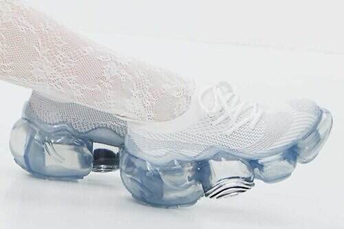 グラウンズ“ぷっくりソール”の厚底スニーカー「ムーピー」ラメ糸きらめくザ トウキョウ限定シューズ