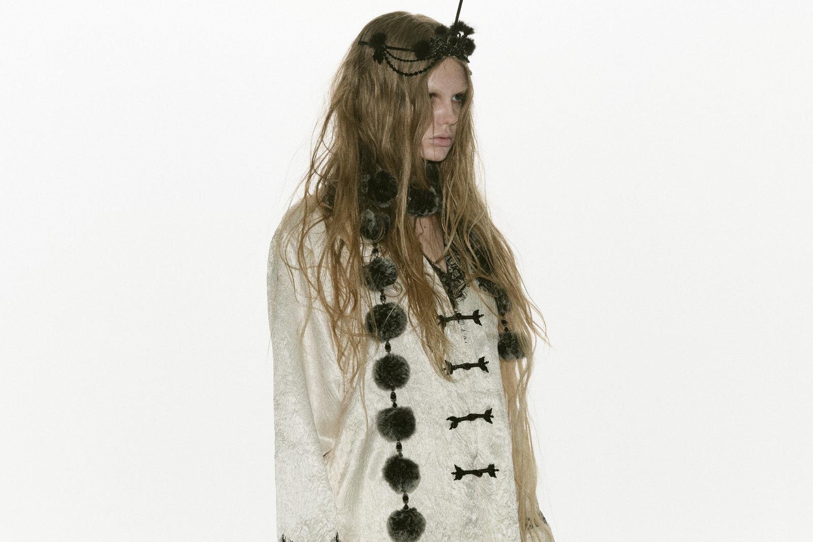 タナカダイスケ“レース付き”チャイナ風シャツ＆アシンメトリーなフリルブラウス