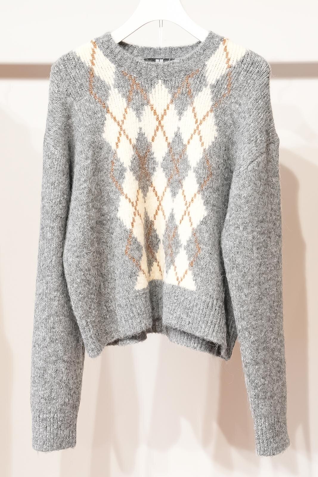 「フラッフィクルーネックセーター」3,990円