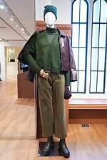 ユニクロ25年秋冬、新型バギーカーブジーンズや裏地チェックのショートブルゾン｜写真5