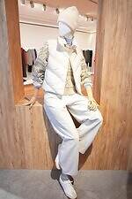 ユニクロ25年秋冬、新型バギーカーブジーンズや裏地チェックのショートブルゾン｜写真23