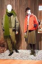 ユニクロ25年秋冬、新型バギーカーブジーンズや裏地チェックのショートブルゾン｜写真26