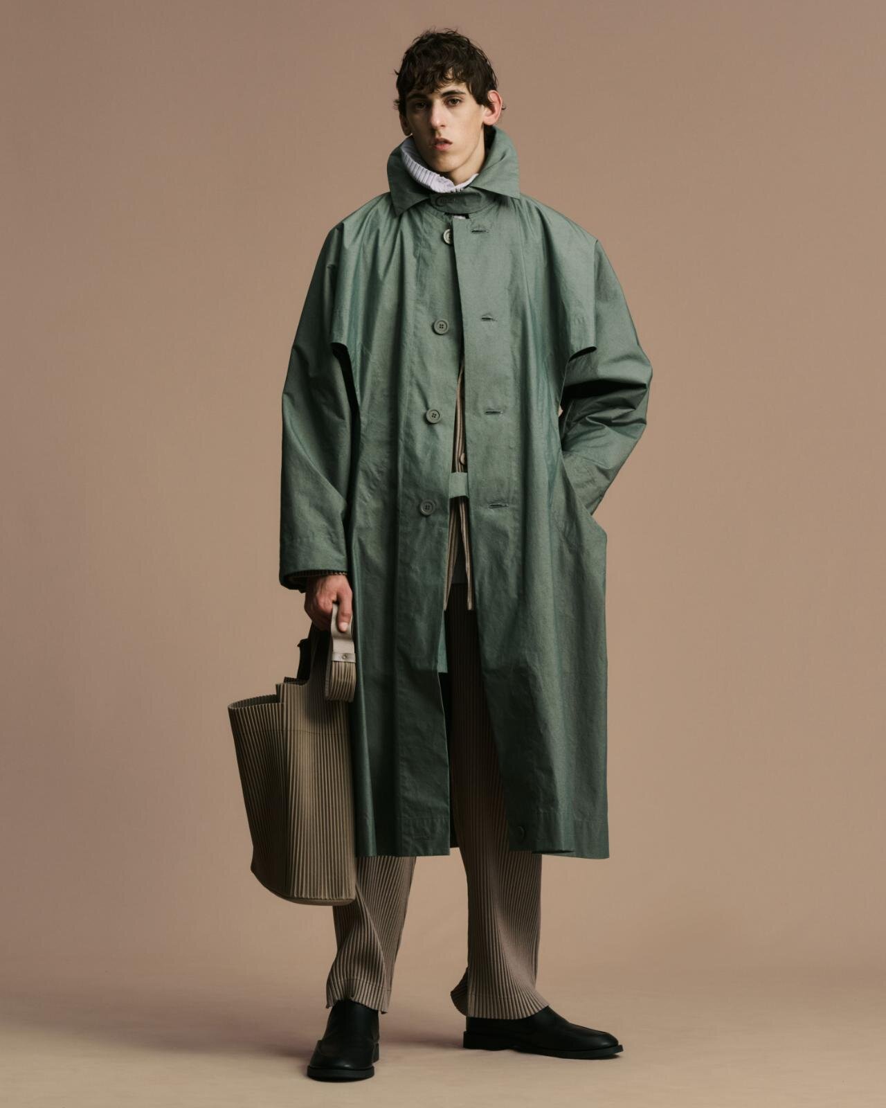 イッセイミヤケ　オムプリッセコート HOMME PLISSE ISSEY MIYAKE(イッセイミヤケオムプリッセ