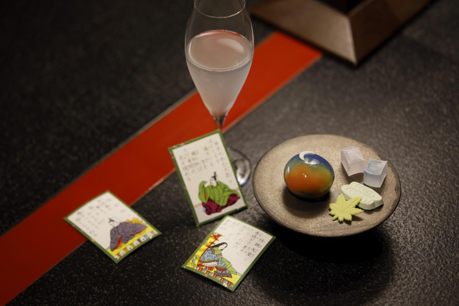 百人一首を表した主菓子 ※季節毎に変更