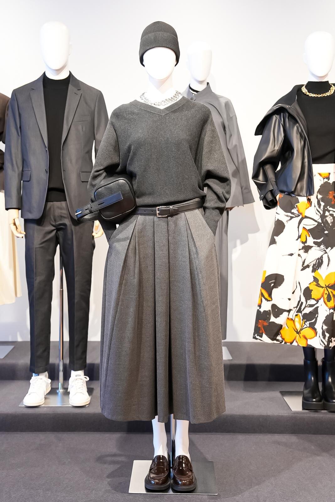 プラステ、村田晴信手掛ける25年秋冬ウィメンズニットベスト＆フェザーヤーンのショートコートなど｜写真19