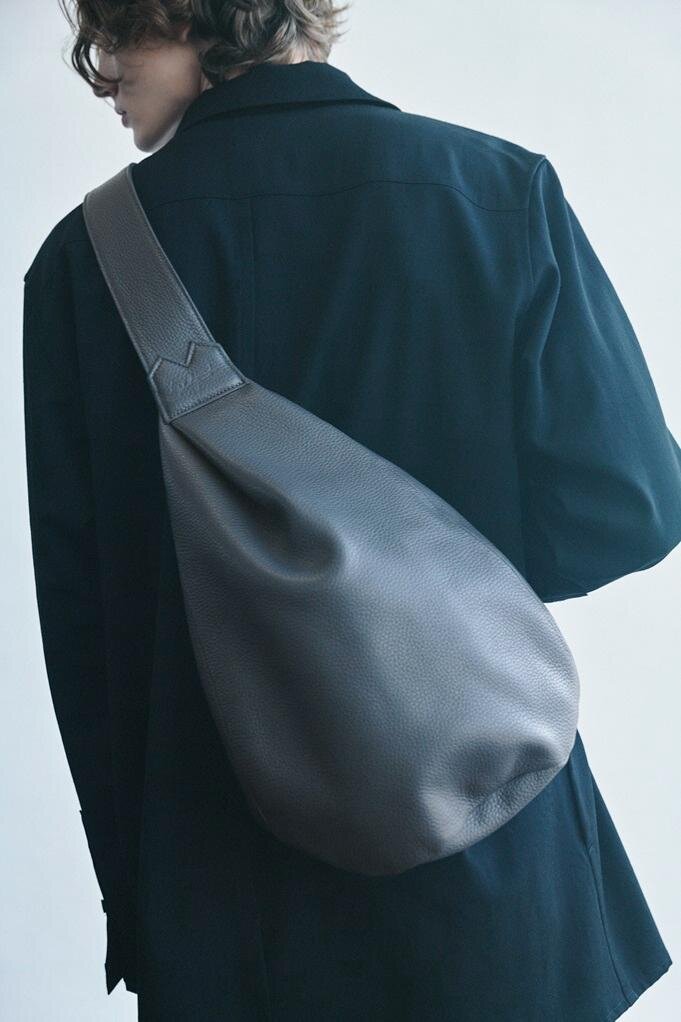 Y ボディバッグ 104,500円