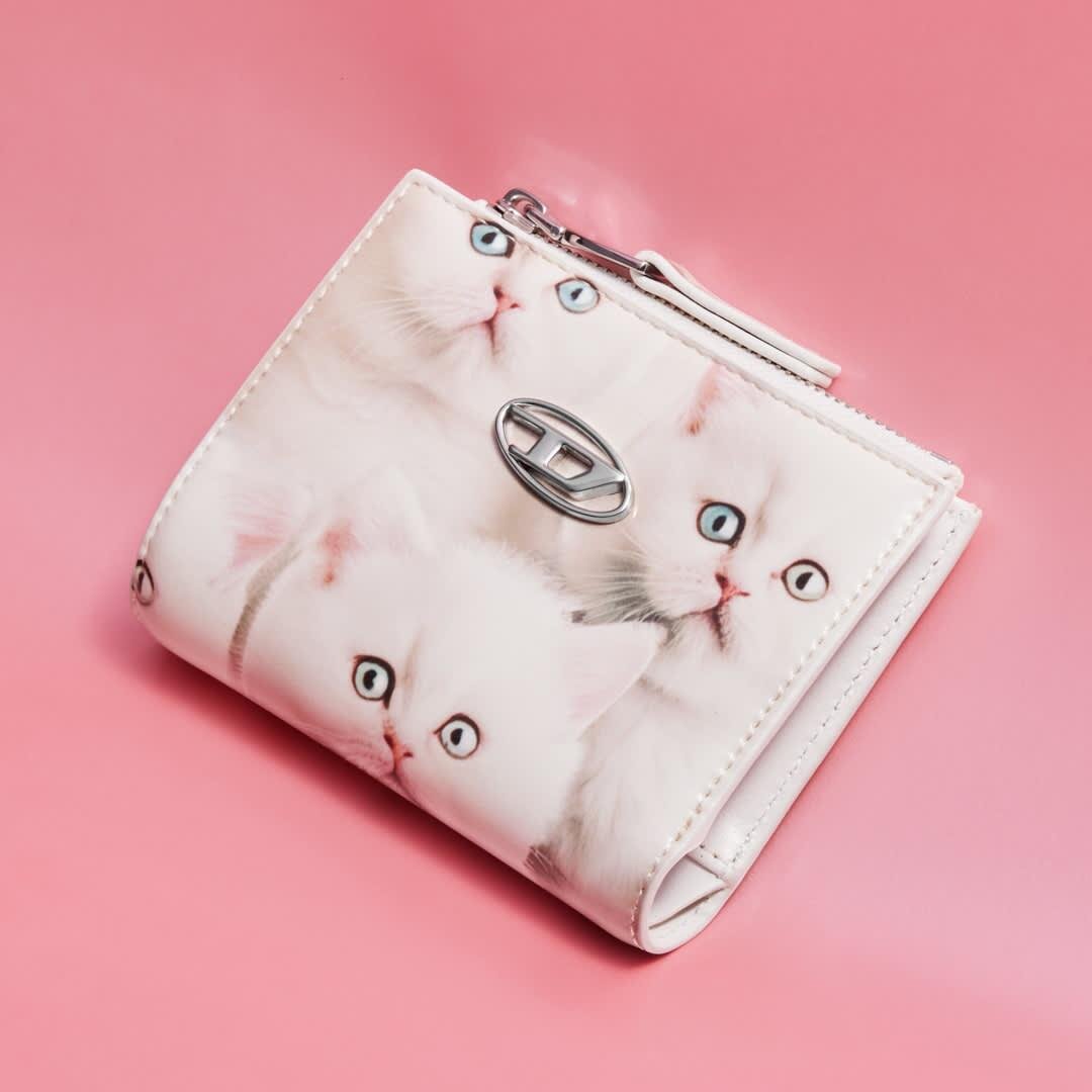 diesel バッグ 猫 ディーゼル‟白猫”プリントのゲームコントローラー型ショルダー