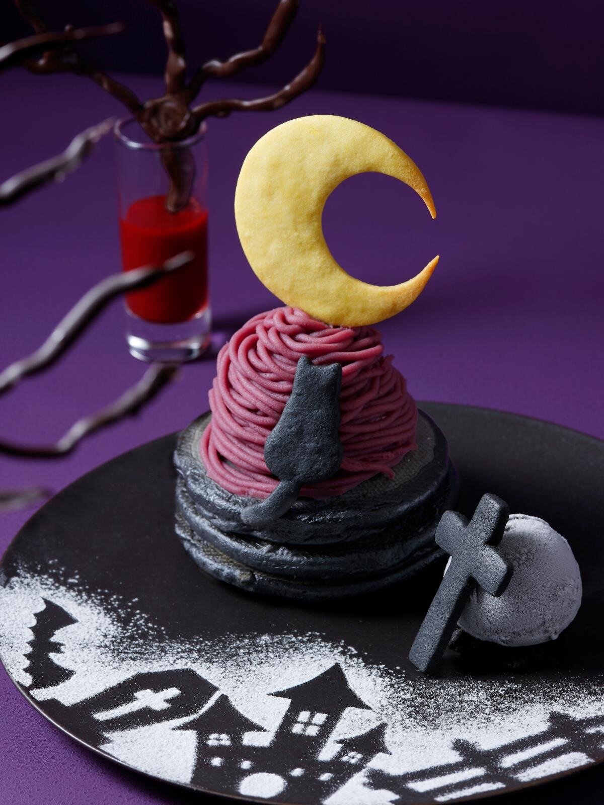 「漆黒の森 モンブランハロウィンパンケーキ」 2,600円