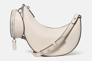 ケイト・スペード"使い方4通り”の三日月バッグ「ケーエスデュオ」25年秋に、ころんとミニポーチ付き