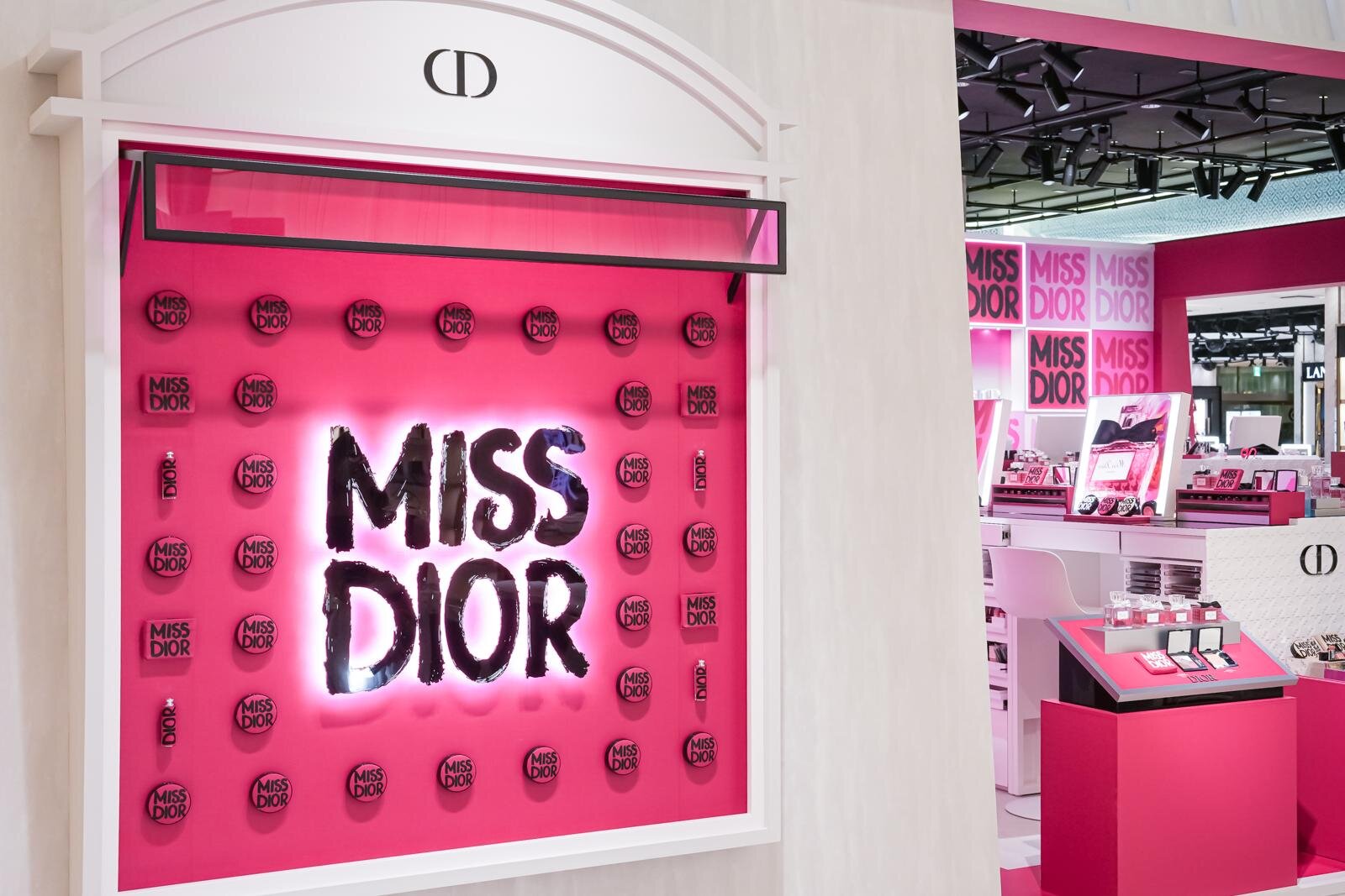 ディオール“MISS DIOR”刻印入りアイパレ＆新作香水など秋コスメ、伊勢丹新宿店の限定イベントで｜写真27