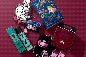 マリークワント『アリス イン ワンダーランド』限定コスメ、“本型BOX入り”アイパレ＆リップセット