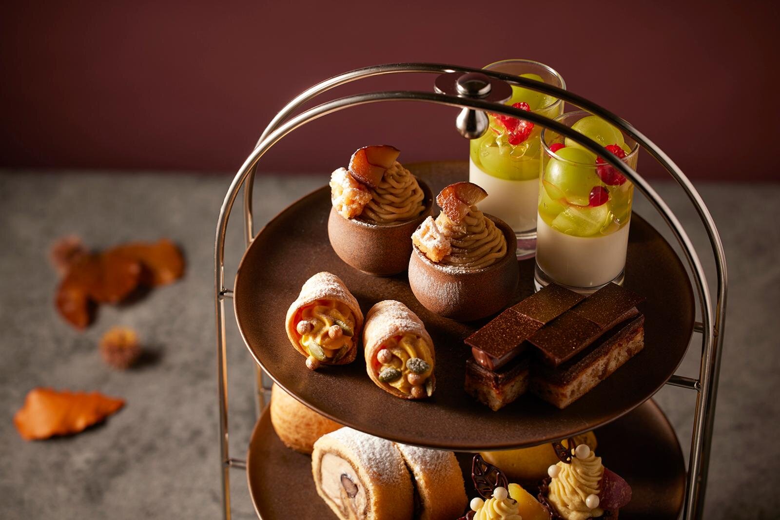 マスカット｜ウェスティンホテル東京「収穫の秋」アフタヌーンティー、シャインマスカットのベリーヌや栗ロールケーキ