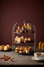 ウェスティンホテル東京「収穫の秋」アフタヌーンティー、シャインマスカットのベリーヌや栗ロールケーキ｜写真1