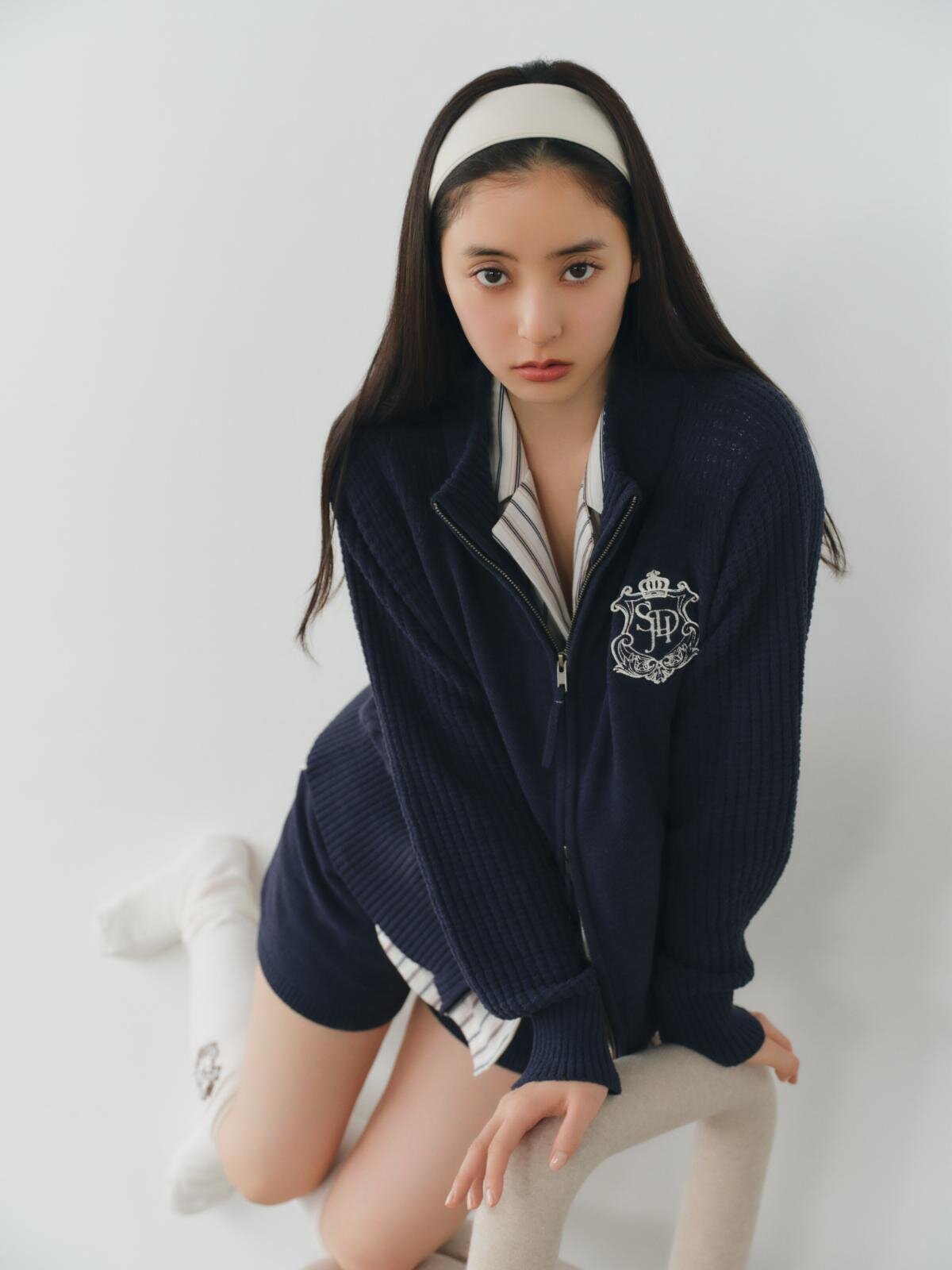 カーディガン 9,900円、パンツ 6,380円