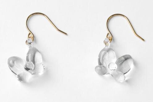 ハリオ「ディズニー」のガラスアクセサリー“ミニーのリボン”ぷっくりピアス＆ミッキーのリング