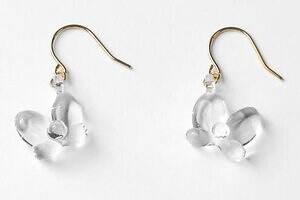 ハリオ「ディズニー」のガラスアクセサリー“ミニーのリボン”ぷっくりピアス＆ミッキーのリング