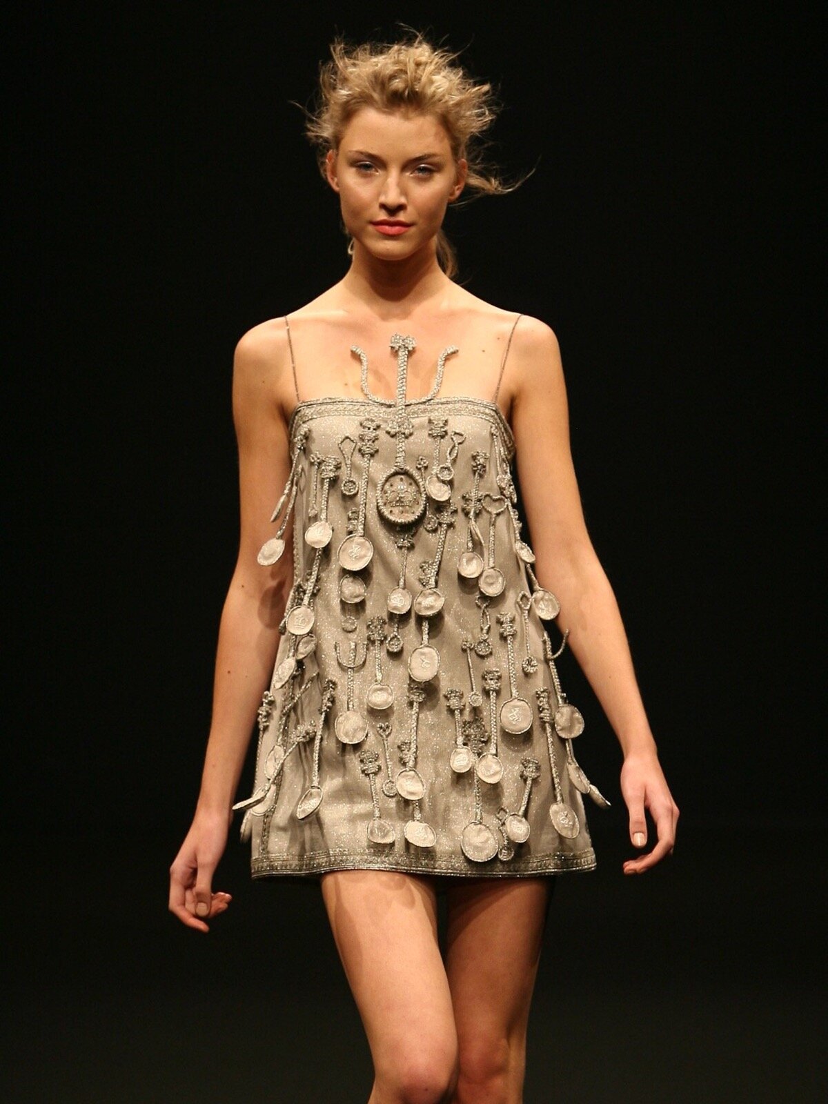 ヨウイチ ナガサワ 2007年春夏コレクション「銀のスプーン」より 撮影：大石一男