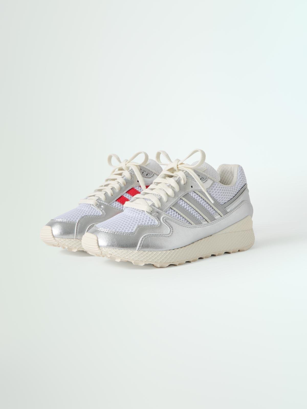 Kith×アディダス ランニングのスニーカー、クリーンアッパーに鮮やかレッドのライン入りなど全6種｜写真11