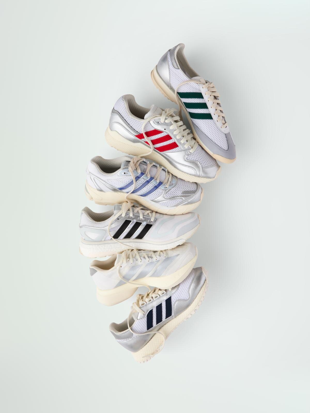 Kith×アディダス ランニングのスニーカー、クリーンアッパーに鮮やかレッドのライン入りなど全6種｜写真20