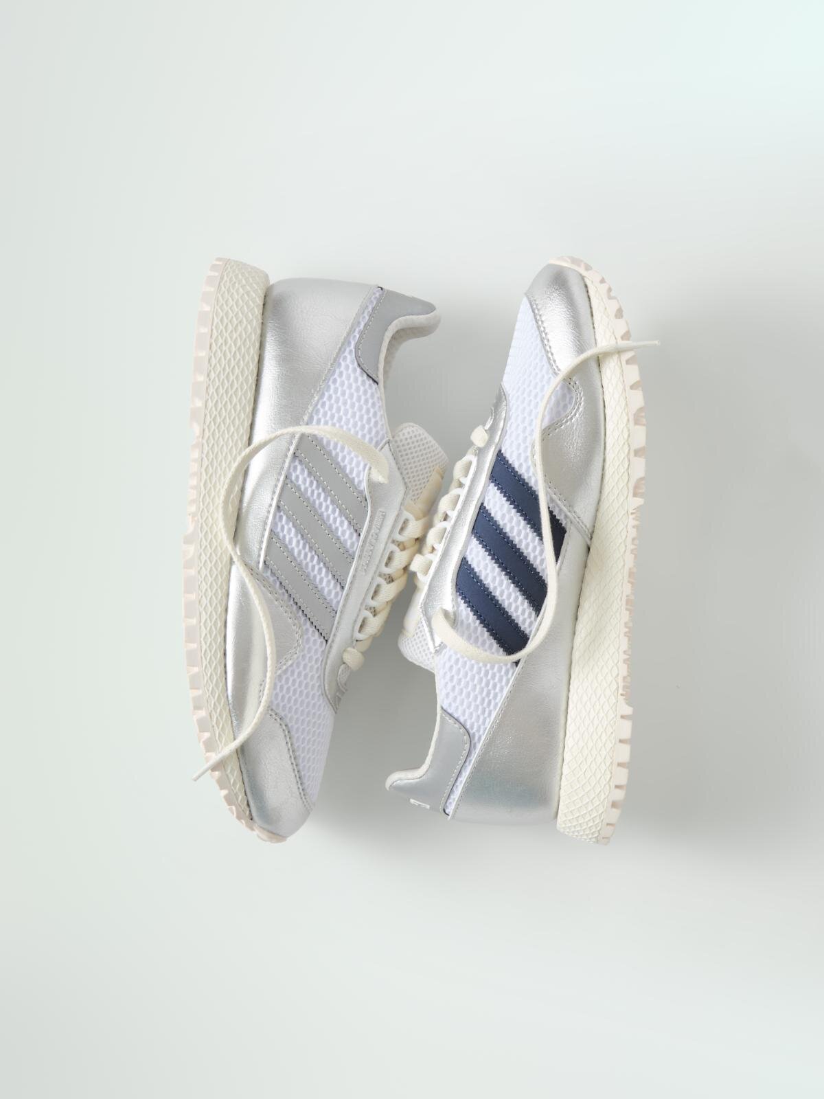 Kith×アディダス ランニングのスニーカー、クリーンアッパーに鮮やかレッドのライン入りなど全6種｜写真10