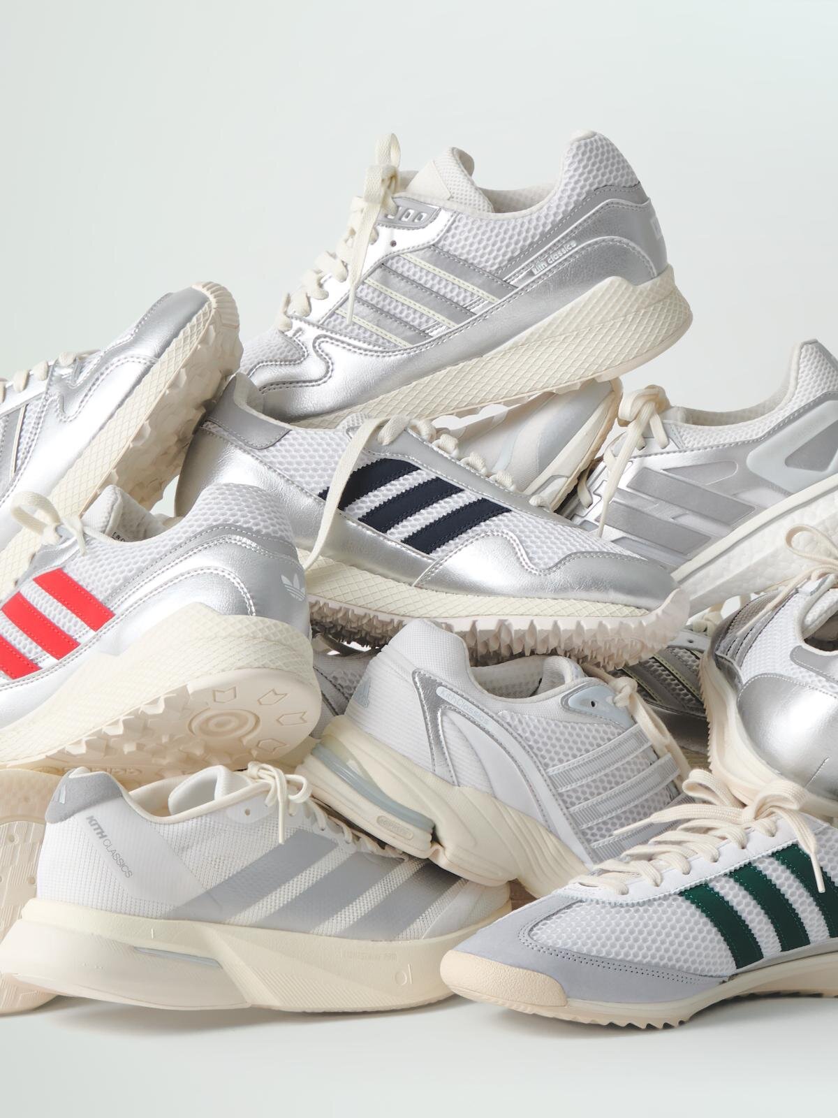 Kith×アディダス ランニングのスニーカー、クリーンアッパーに鮮やかレッドのライン入りなど全6種｜写真19