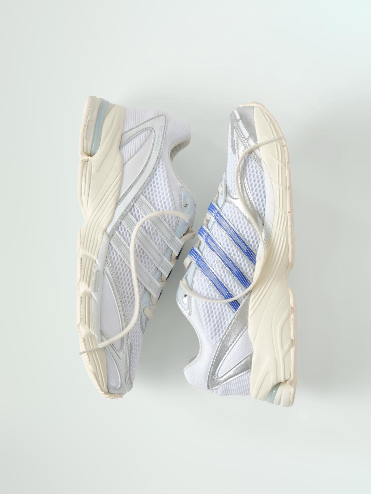 Kith×アディダス ランニングのスニーカー、クリーンアッパーに鮮やかレッドのライン入りなど全6種｜写真14
