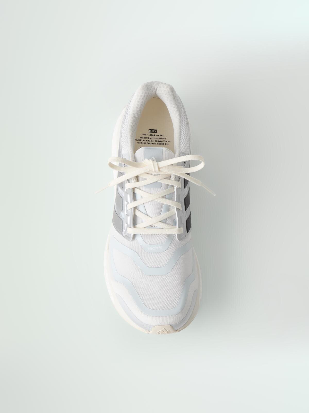 Kith×アディダス ランニングのスニーカー、クリーンアッパーに鮮やかレッドのライン入りなど全6種｜写真15