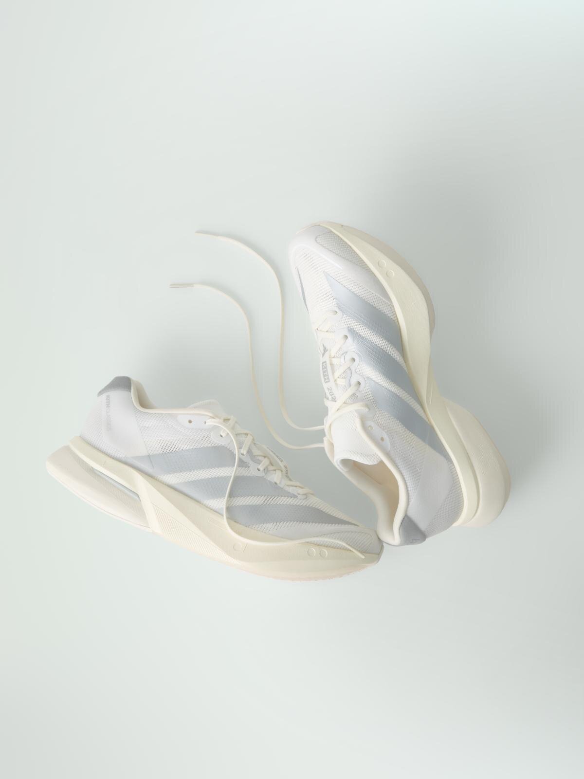 Kith×アディダス ランニングのスニーカー、クリーンアッパーに鮮やかレッドのライン入りなど全6種｜写真17