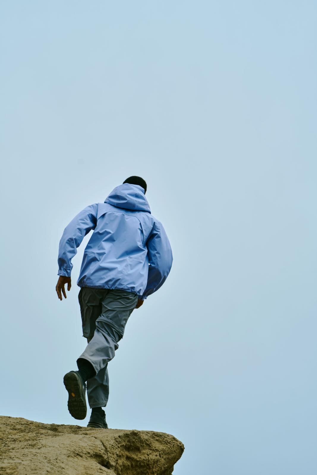 デサント オルテライン エイティワン“全地形”対応のシェルジャケット、通気性抜群の着心地｜写真27