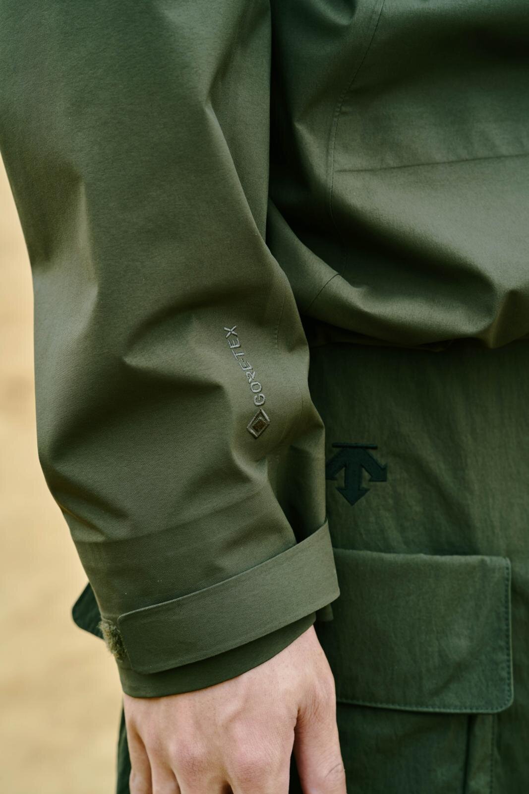 デサント オルテライン エイティワン“全地形”対応のシェルジャケット、通気性抜群の着心地｜写真32