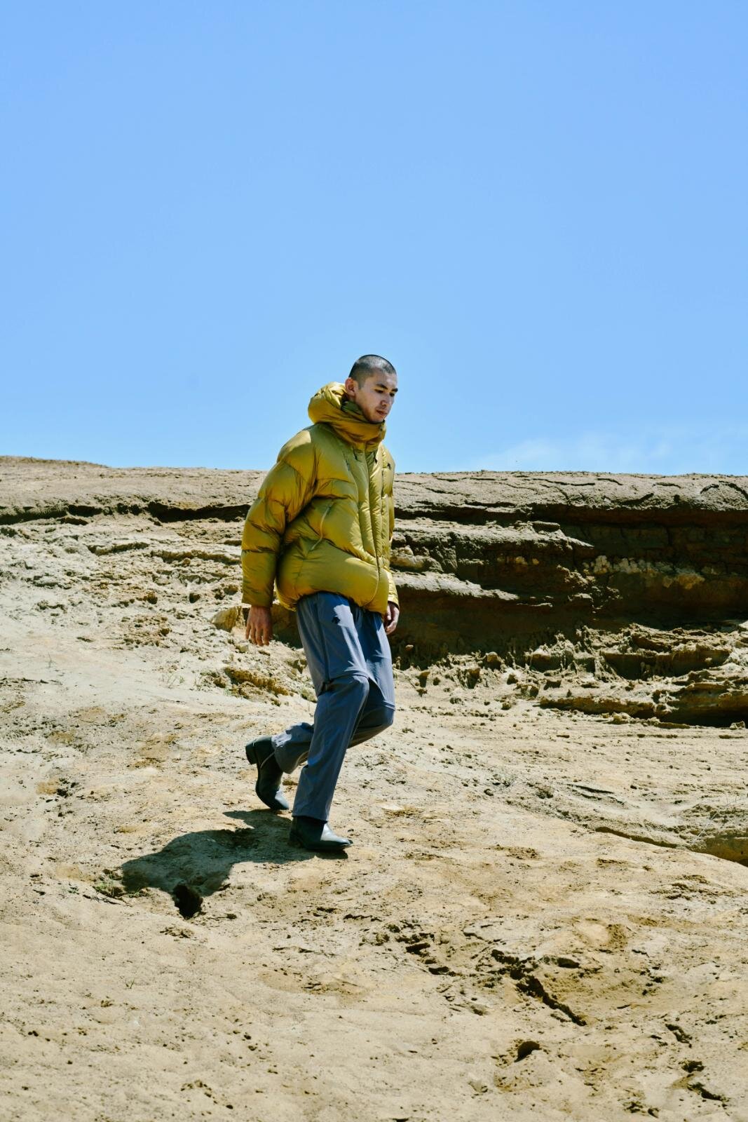 デサント オルテライン エイティワン“全地形”対応のシェルジャケット、通気性抜群の着心地｜写真23