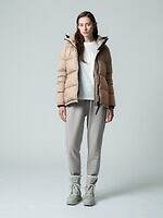 カナダグース“撥水性×耐久性”ダウンパーカー、シルエットを変えられるドローコード付き｜写真12