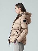 カナダグース“撥水性×耐久性”ダウンパーカー、シルエットを変えられるドローコード付き｜写真10