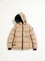 カナダグース“撥水性×耐久性”ダウンパーカー、シルエットを変えられるドローコード付き｜写真3