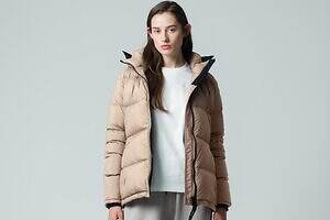 カナダグース“撥水性×耐久性”ダウンパーカー、シルエットを変えられるドローコード付き