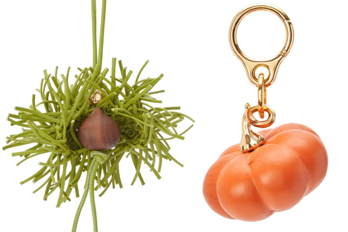 スモールレザーグッズ｜ロエベ“秋の食材”チャーム - レザーのイガ入り栗＆ぷっくりかぼちゃ、ウッド製どんぐりも