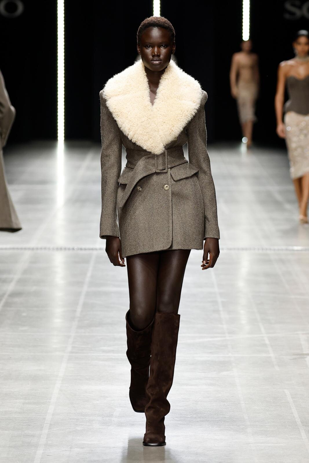 エルマンノジェルヴィーノERMANNO SCERVINOファー付きスエードコート エルマンノ シェルヴィーノ（ERMANNO SCERVINO）2023秋冬