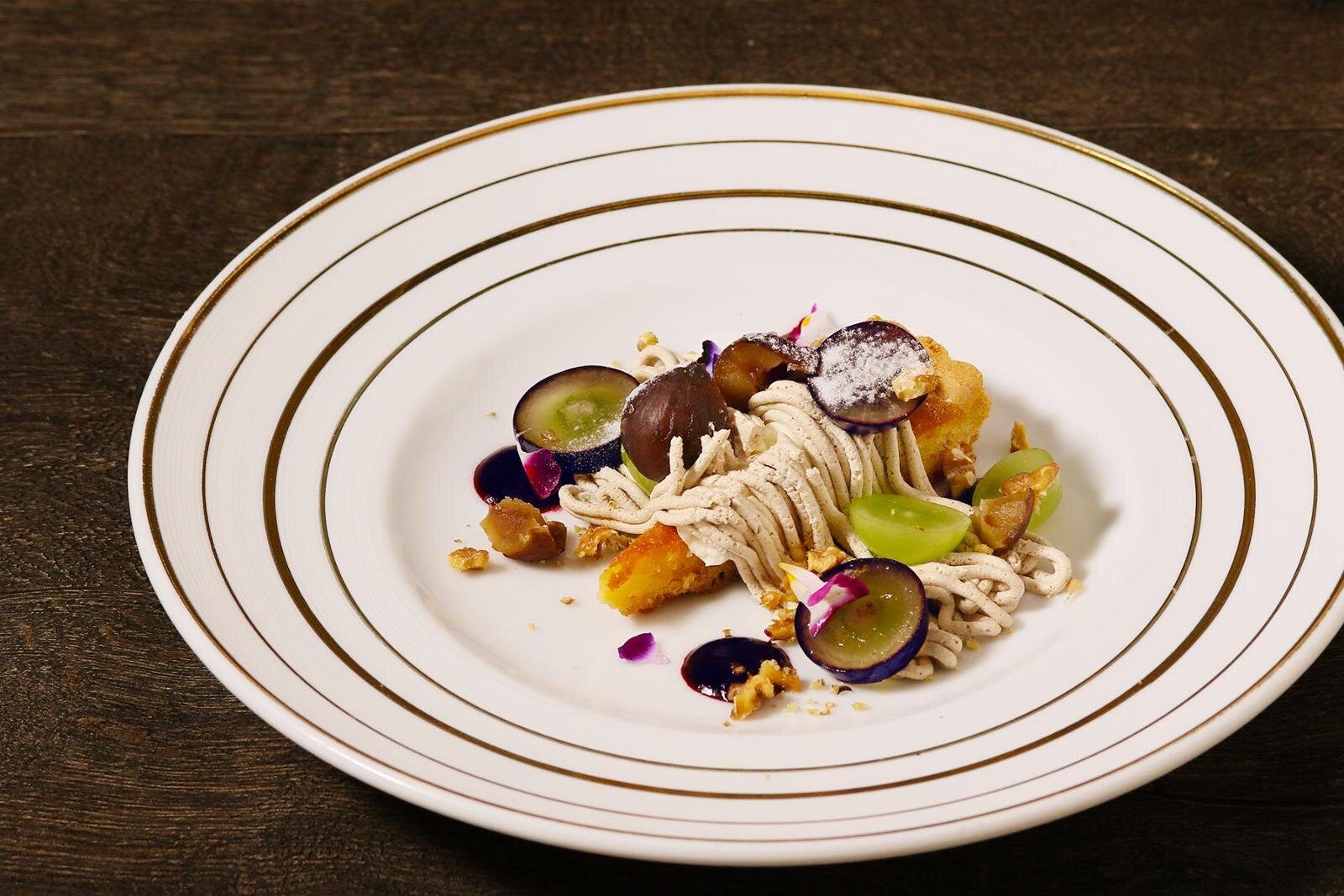 三菱一号館美術館「Café 1894」秋の味覚アフタヌーンティー、栗×ぶどうのモンブランなど｜写真2