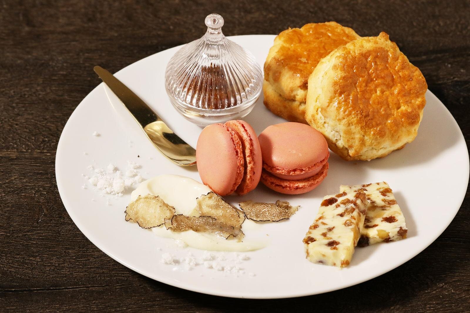 三菱一号館美術館「Café 1894」秋の味覚アフタヌーンティー、栗×ぶどうのモンブランなど｜写真4