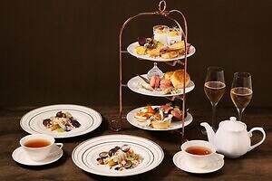 三菱一号館美術館「Café 1894」秋の味覚アフタヌーンティー、栗×ぶどうのモンブランなど