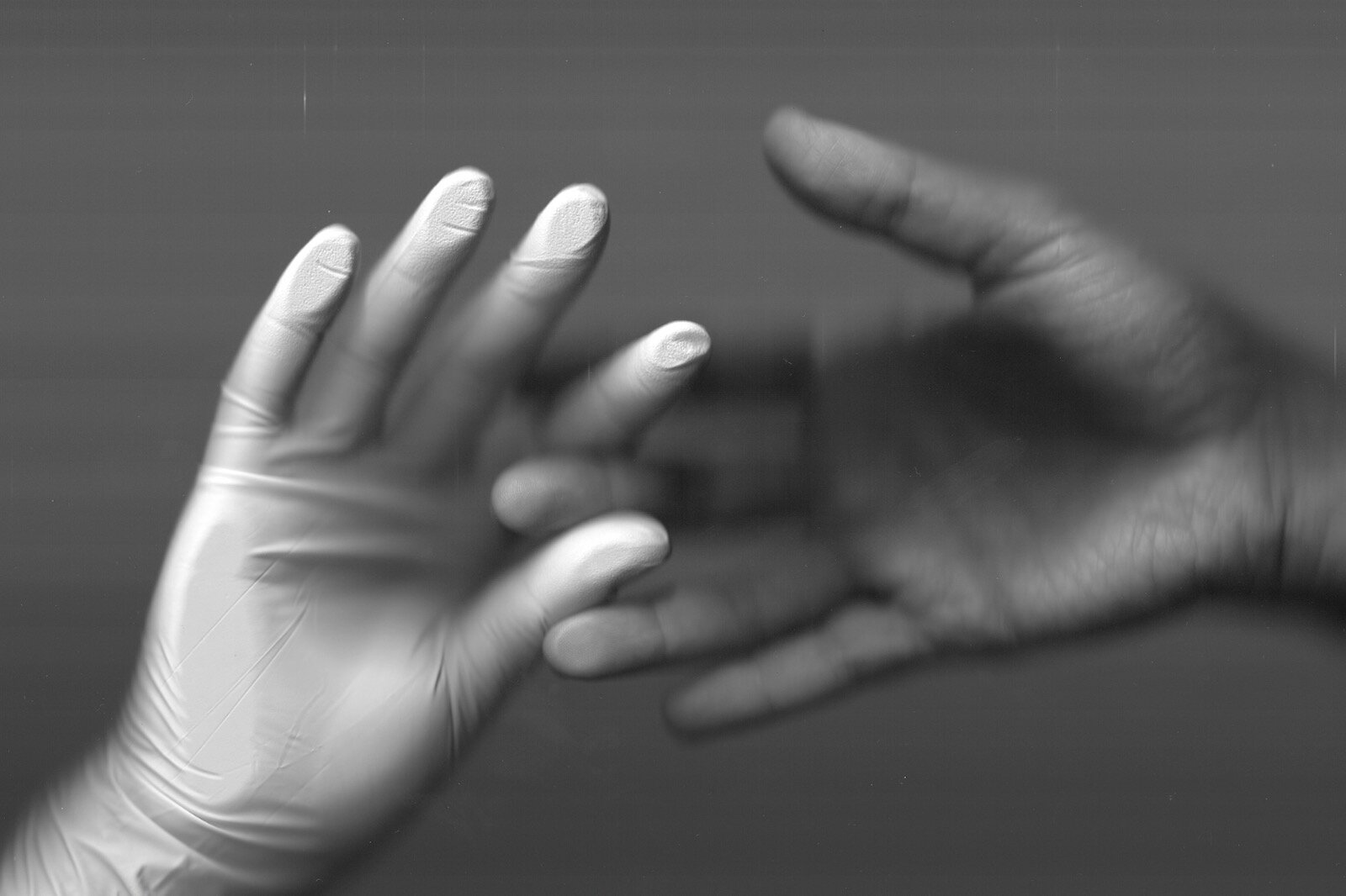 “ありのままの現実”を捉える写真家・鷹野隆大の展覧会が広島で、セクシュアリティを探る代表作など一堂に