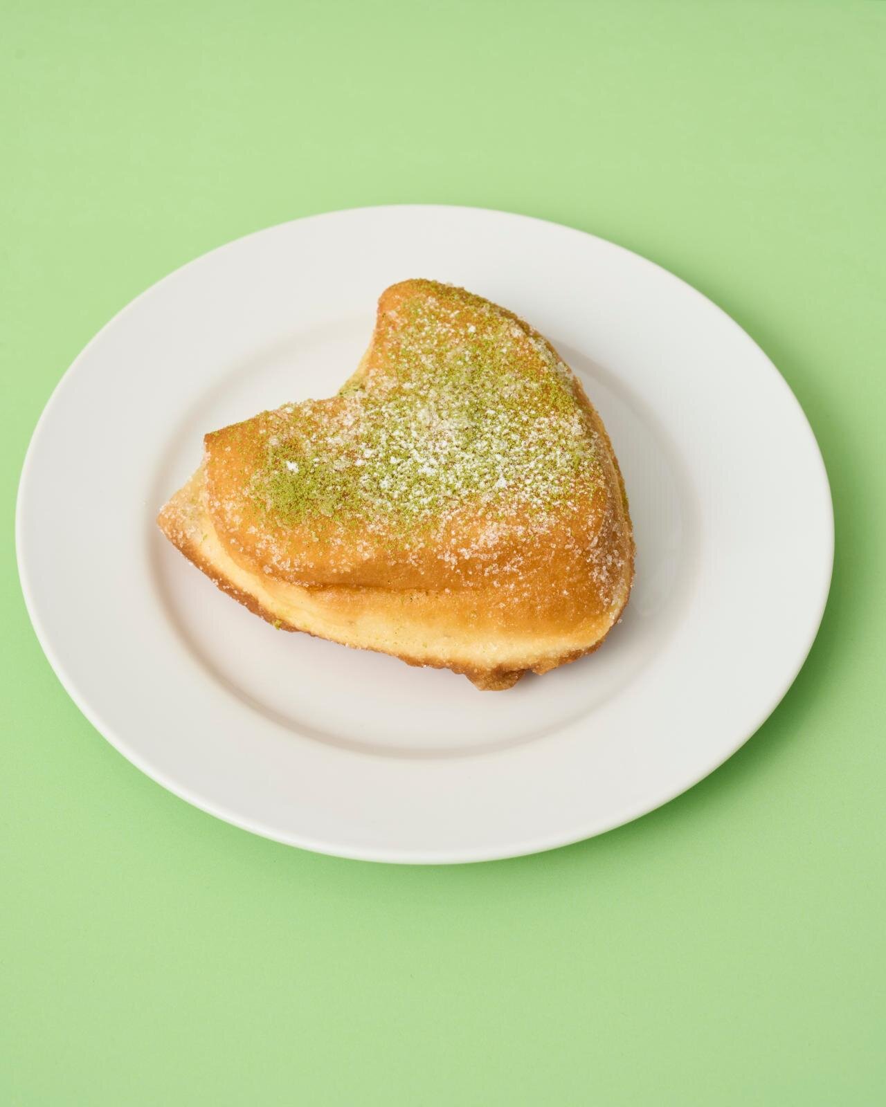 抹茶クリームドーナツ 360円
