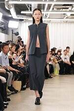 アキコアオキ 2026年春夏コレクション - カジュアル化するユニフォーム｜写真2