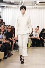 アキコアオキ 2026年春夏コレクション - カジュアル化するユニフォーム｜写真3