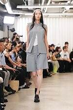 アキコアオキ 2026年春夏コレクション - カジュアル化するユニフォーム｜写真7