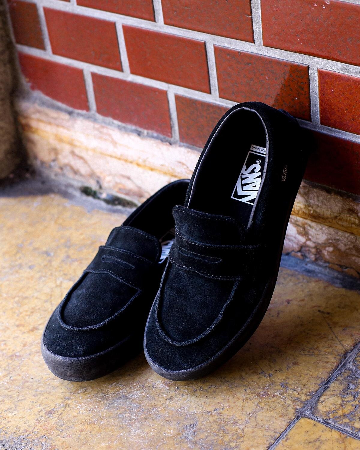Vans“スエード”のスケートローファー、ブラウンやベージュのシックなカラー｜写真2