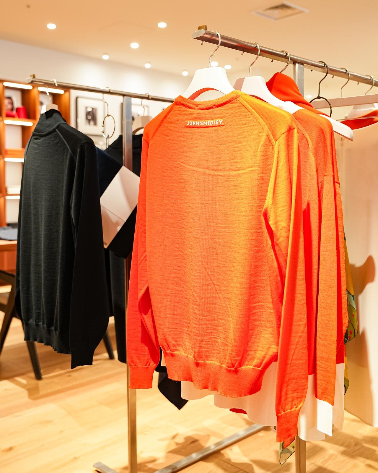クルーネックセーター“インターシャロゴ” 53,900円
